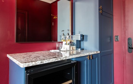 Hollyhock Suite 508: 2 beds/1 bath