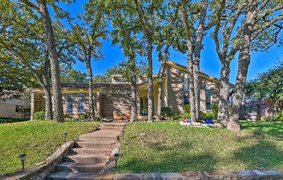 3 Bedroom with a Pool