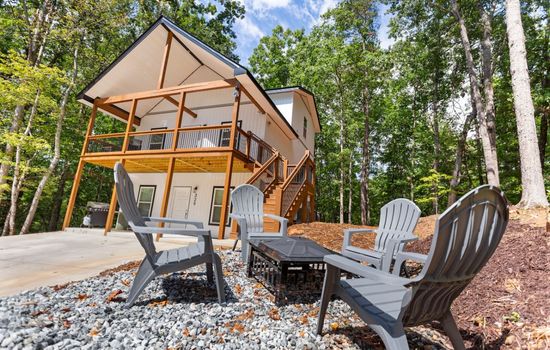Panda Lakehouse | Chic 4BR Retreat - Lake Hartwell
