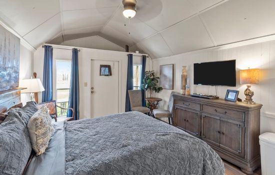 Avail this weekend, Romantic, Kayaks!