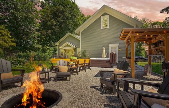 Fowler Farmhouse | Downtown | Beach | Hot tub +Bar