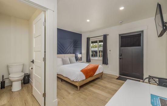 Newly Renovated Studio, 5 Min to Lake CDA & 7 Min to Kootenai Hospital