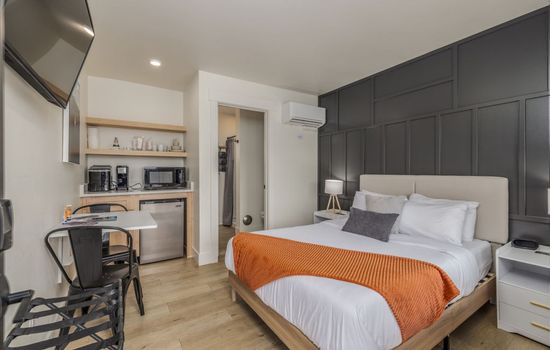 Pet-Friendly Studio Near Lake Coeur d'Alene – Cozy, Modern & Perfectly Located!