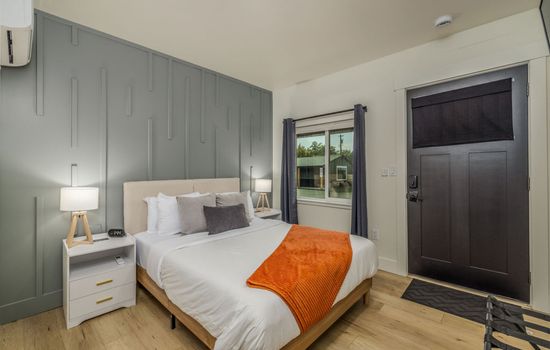 Brand New Studio - Pet Friendly- Downtown CDA