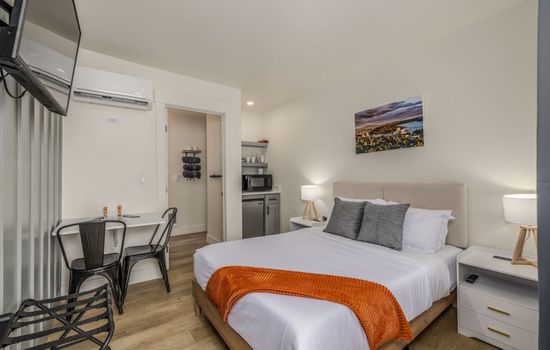 Pet Friendly Studio Next To Food Pavilion