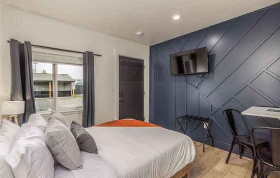 Perfect Home Base – Stylish Studio Near Lake CDA & Downtown Attractions