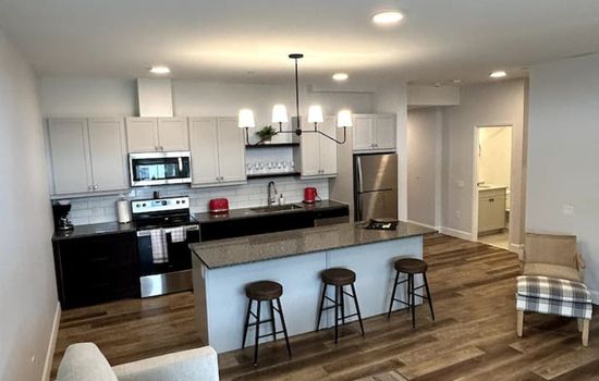 Beachview getaway at the New Carlyle 305 on Main strip in Grand Bend