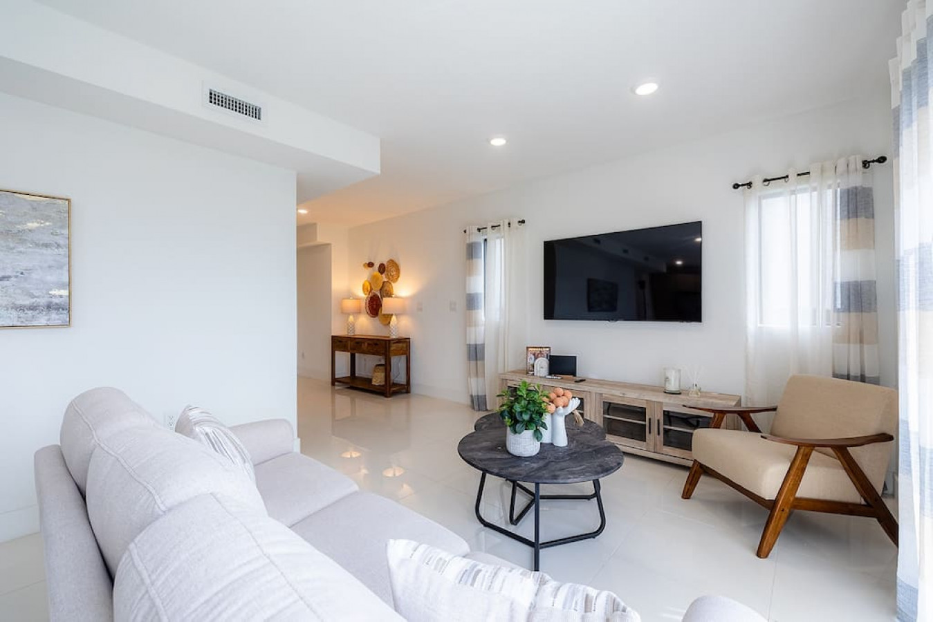 4BR Luxury Group Stay at Casa Palmera House - Safe | Lake.com Rentals ...
